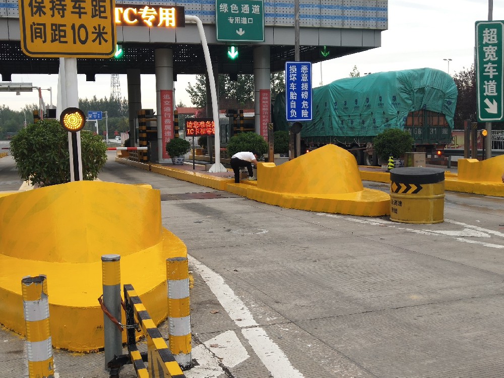 適合高速公路護(hù)欄防腐的防銹漆：晨虹防銹漆，守護(hù)交通安全的堅(jiān)固屏障